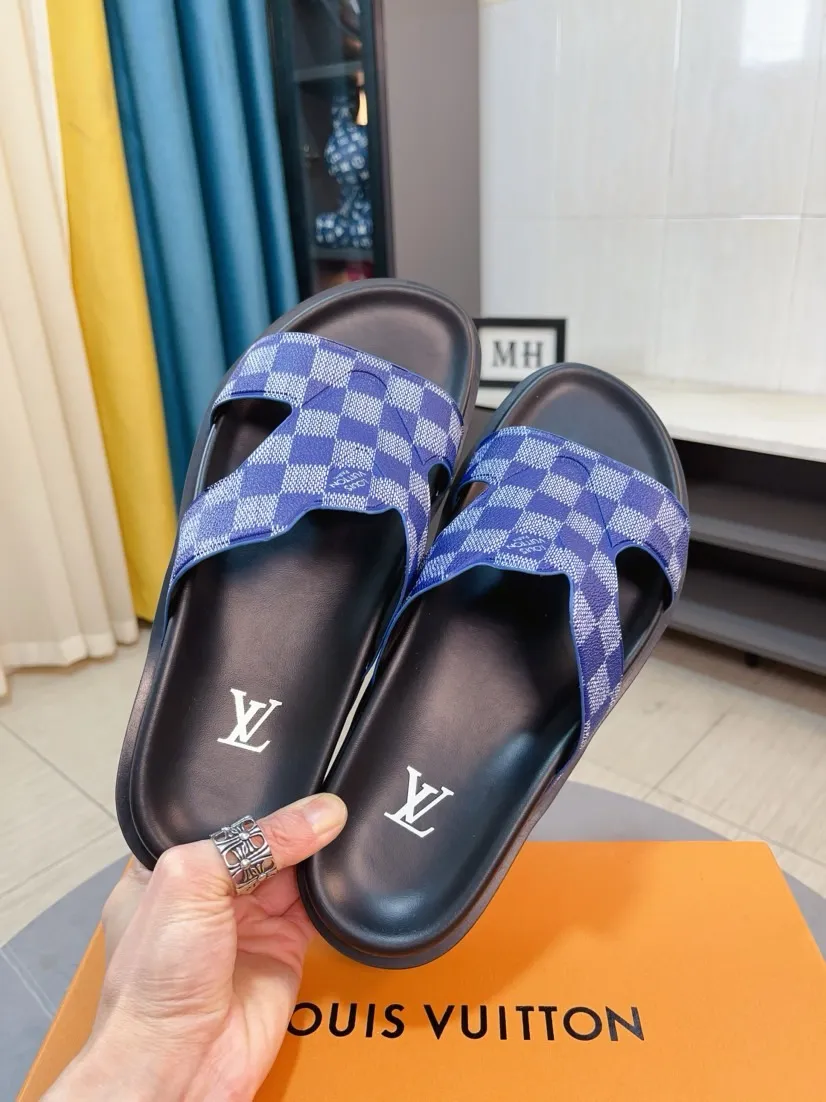 Men's shoes💰300🌹🌹【LV】Multi-color new men's slippers, original top-quality version, original special cowhide with pebbled embossing➕sheepskin on the inner and side, non-slip combination sole, more stable walking, more comfortable and lightweight, high-end and generous, size: 38~44